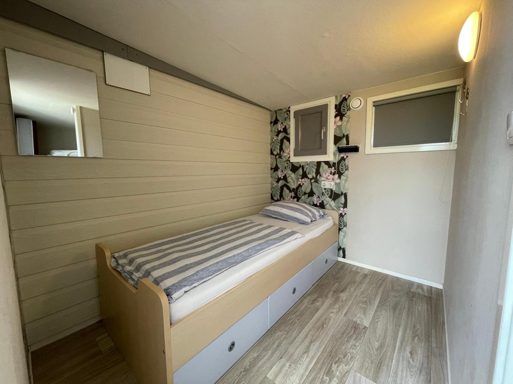 Luxe Chalet Friesland I14 - 5 Pers Westergeest エクステリア 写真